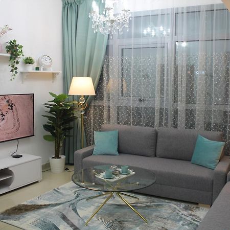 Newly Furnished One Bedroom Apartment Next To Metro & Beach In Marina Residence Dubai Esterno foto