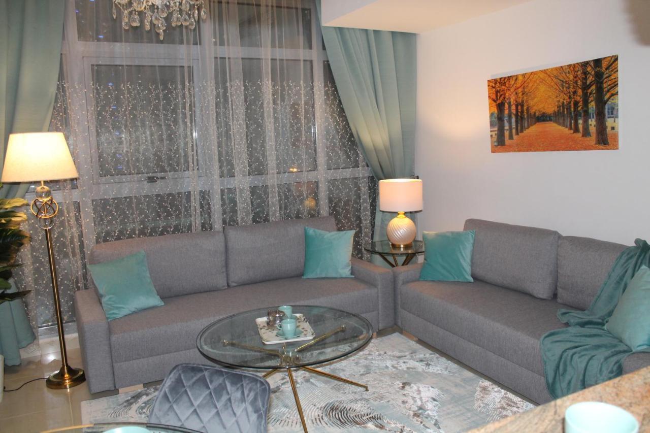 Newly Furnished One Bedroom Apartment Next To Metro & Beach In Marina Residence Dubai Esterno foto