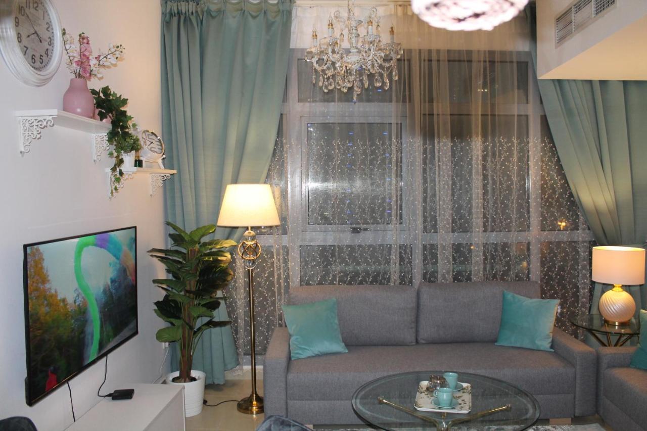 Newly Furnished One Bedroom Apartment Next To Metro & Beach In Marina Residence Dubai Esterno foto
