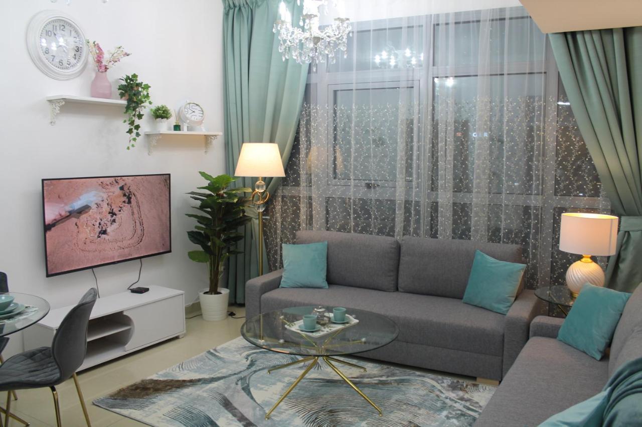 Newly Furnished One Bedroom Apartment Next To Metro & Beach In Marina Residence Dubai Esterno foto