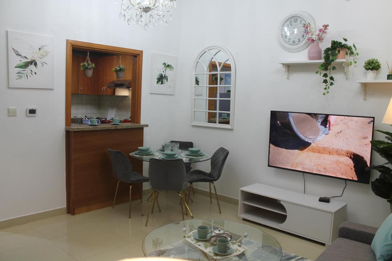 Newly Furnished One Bedroom Apartment Next To Metro & Beach In Marina Residence Dubai Esterno foto