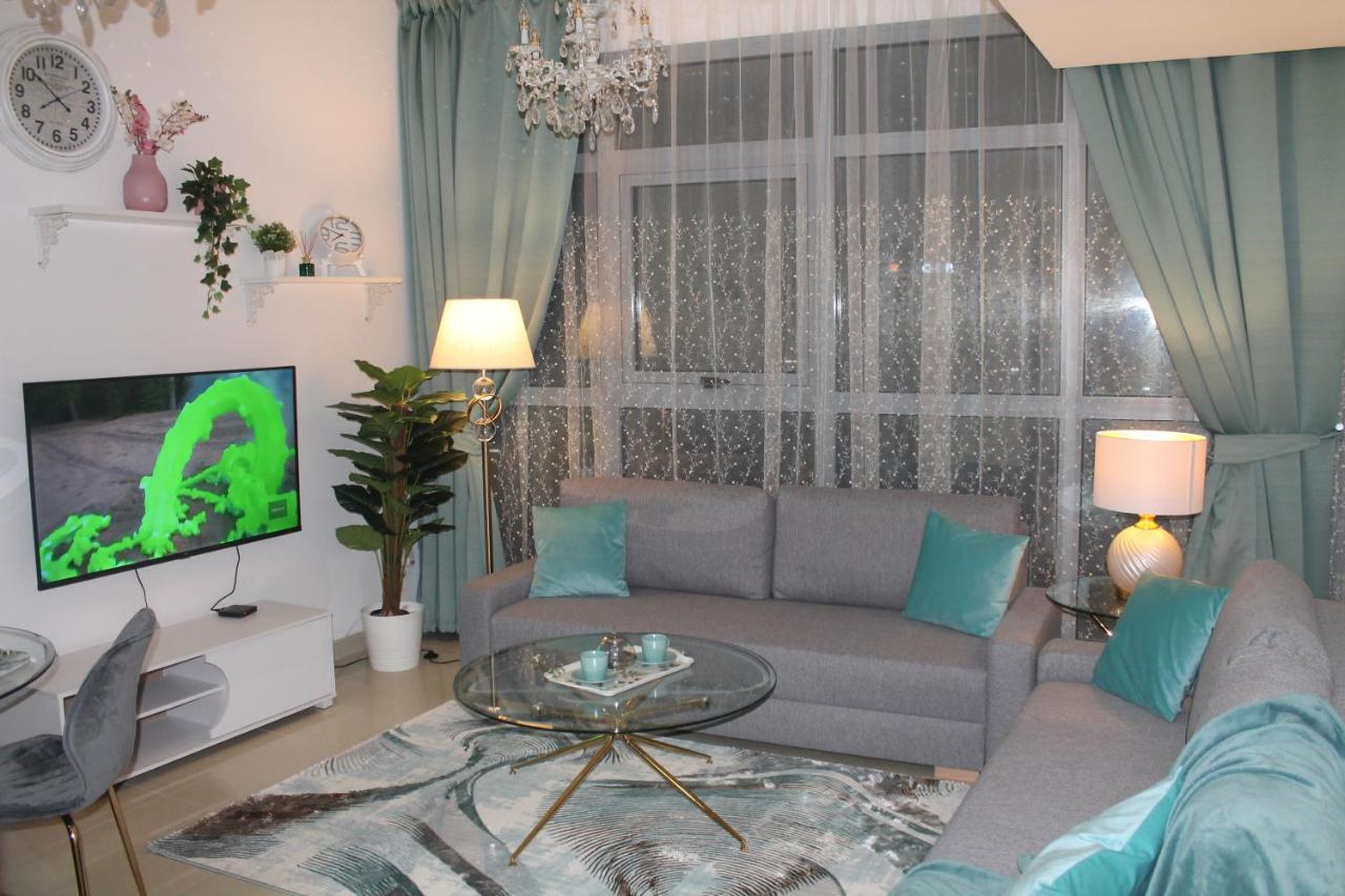 Newly Furnished One Bedroom Apartment Next To Metro & Beach In Marina Residence Dubai Esterno foto