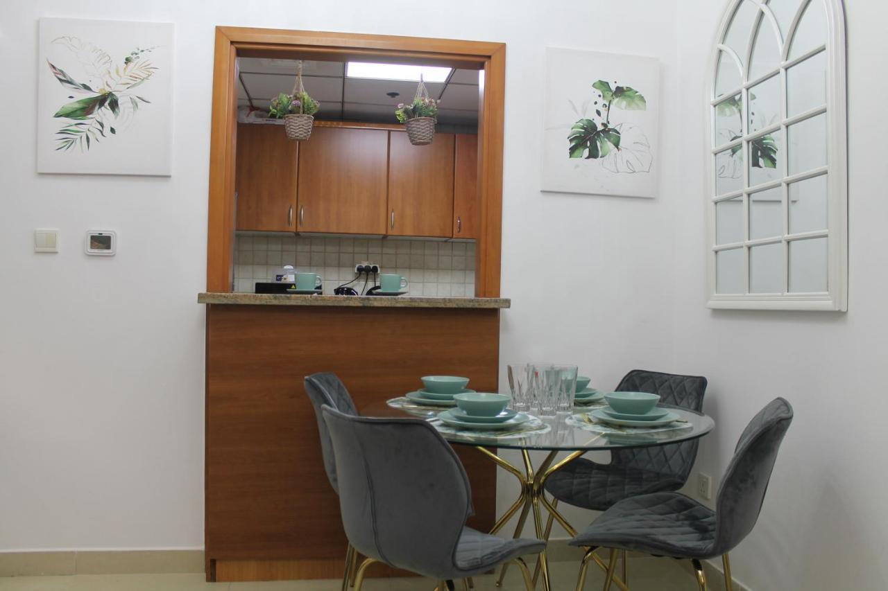 Newly Furnished One Bedroom Apartment Next To Metro & Beach In Marina Residence Dubai Esterno foto