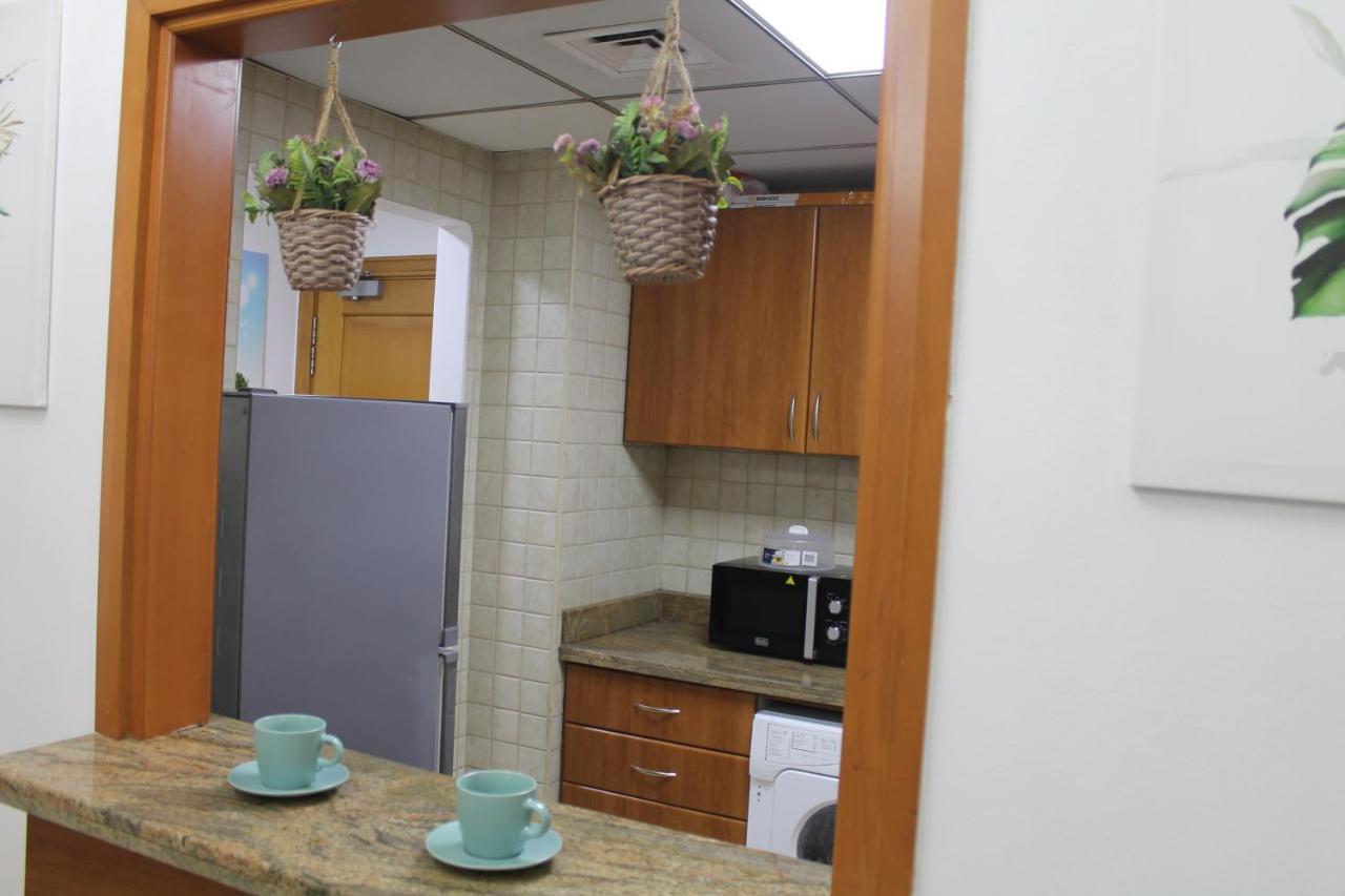 Newly Furnished One Bedroom Apartment Next To Metro & Beach In Marina Residence Dubai Esterno foto