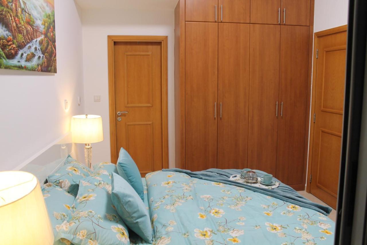 Newly Furnished One Bedroom Apartment Next To Metro & Beach In Marina Residence Dubai Esterno foto