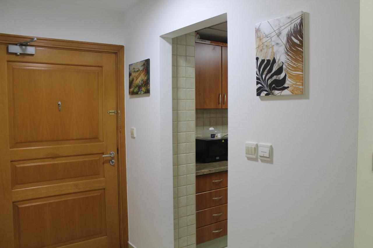 Newly Furnished One Bedroom Apartment Next To Metro & Beach In Marina Residence Dubai Esterno foto