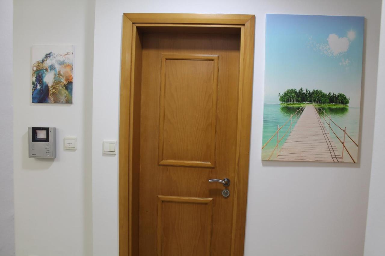 Newly Furnished One Bedroom Apartment Next To Metro & Beach In Marina Residence Dubai Esterno foto