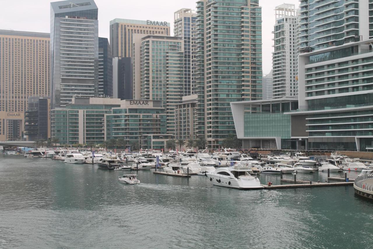 Newly Furnished One Bedroom Apartment Next To Metro & Beach In Marina Residence Dubai Esterno foto