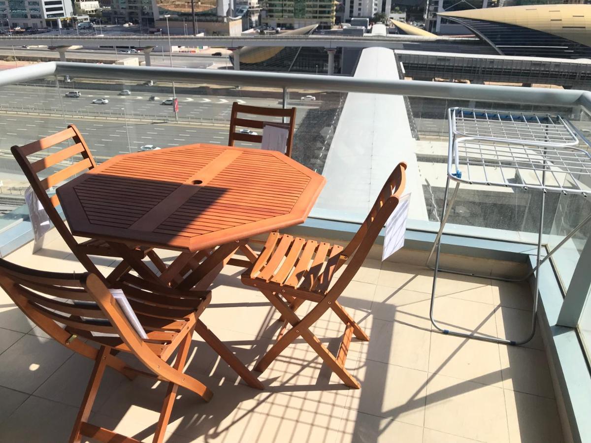 Newly Furnished One Bedroom Apartment Next To Metro & Beach In Marina Residence Dubai Esterno foto